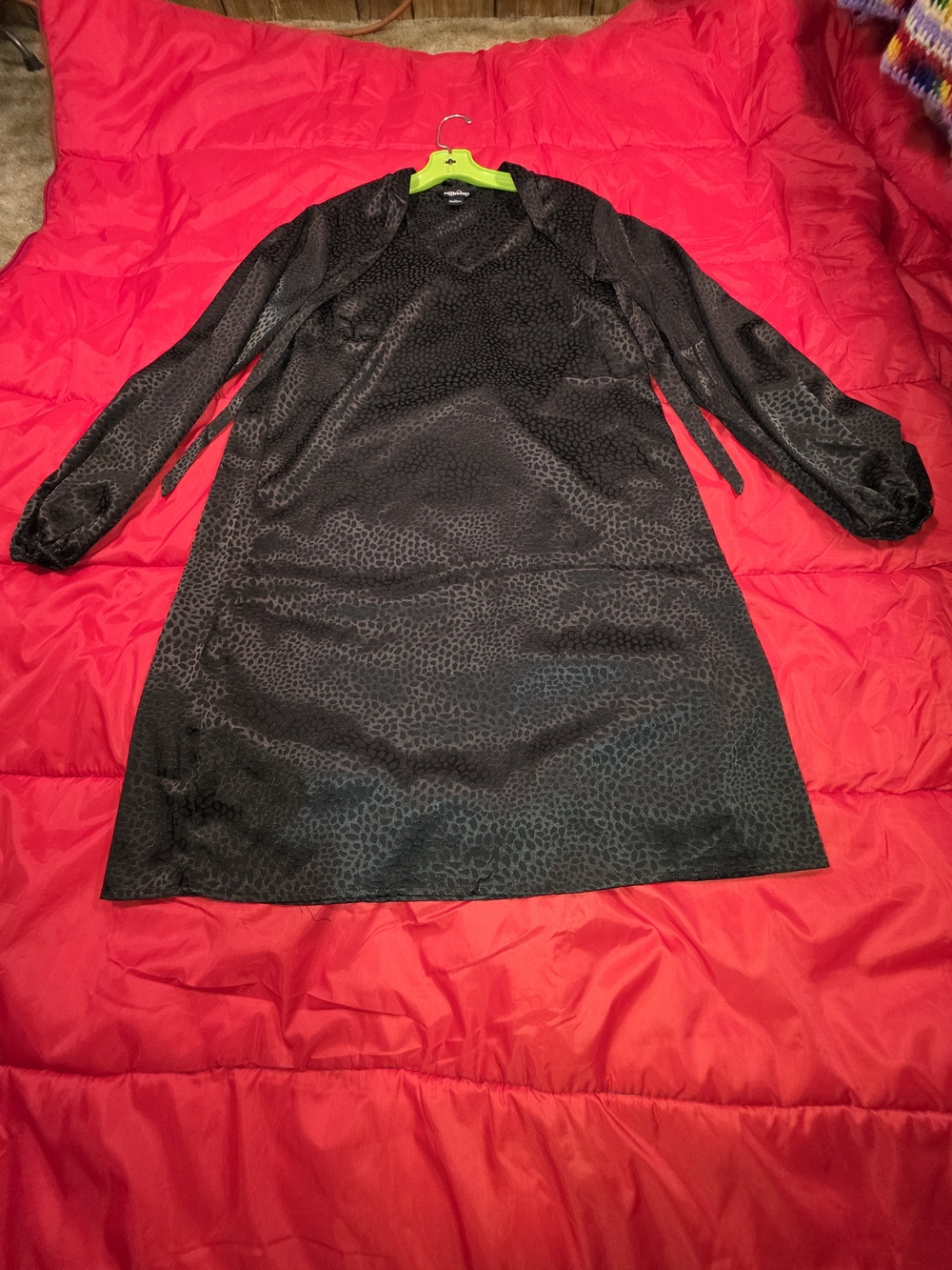 Black Long-Sleeve Textured Shift Dress
